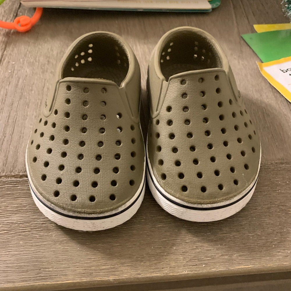 Native Miles Shoes Size 4 Utility Green